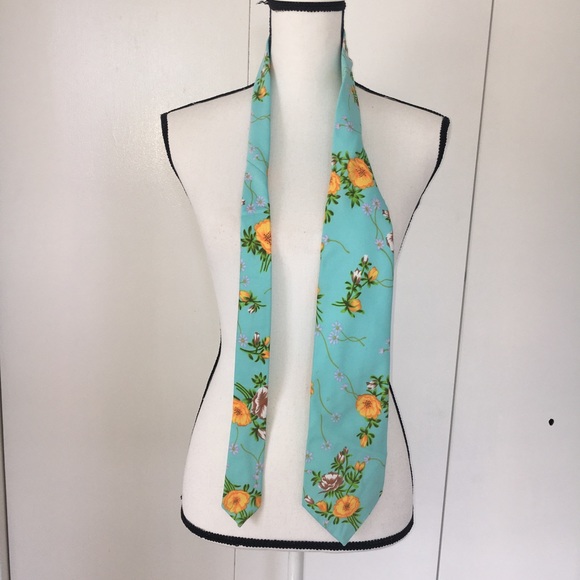 Le Chevron Vintage Floral Design Tie - Picture 3 of 6